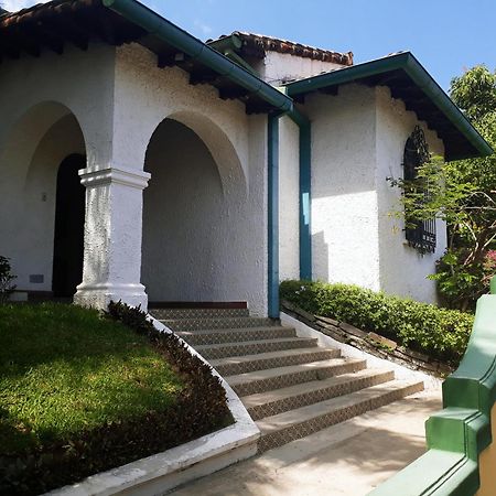 Kal Nawi Hotel San Salvador Exterior photo