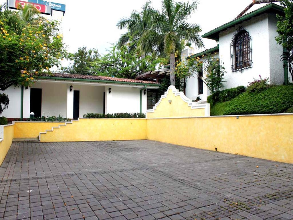 Kal Nawi Hotel San Salvador Exterior photo