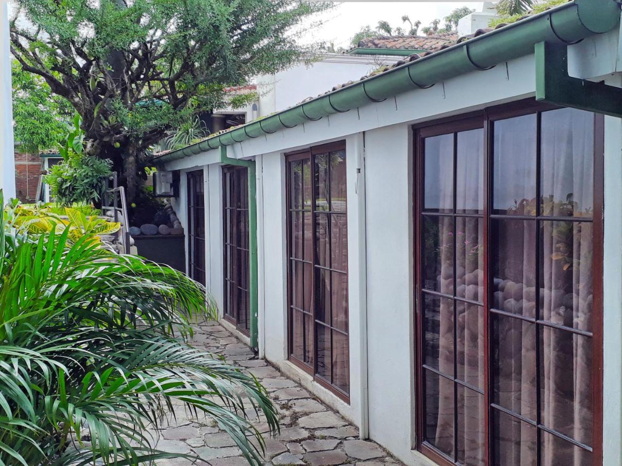 Kal Nawi Hotel San Salvador Exterior photo