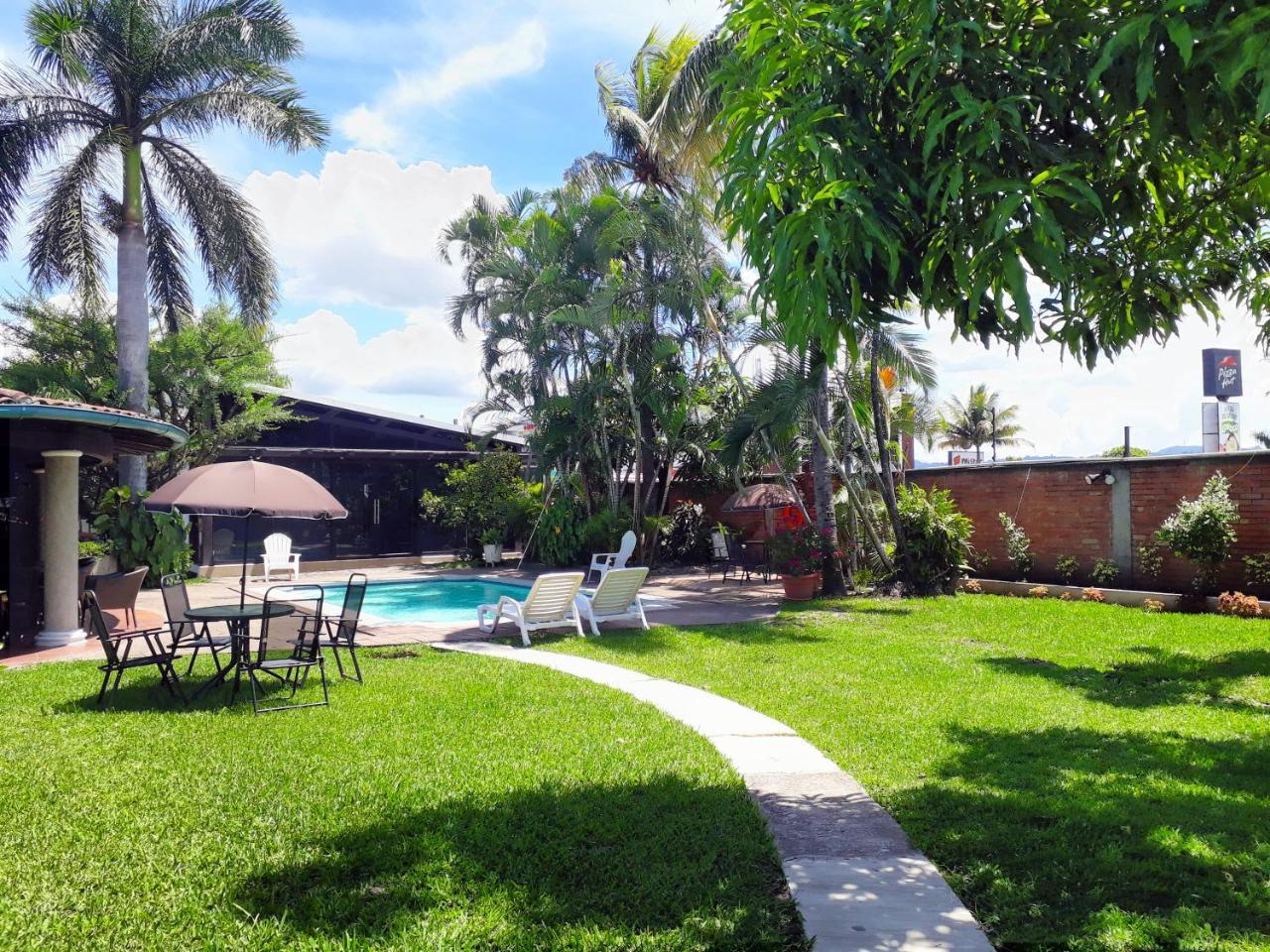 Kal Nawi Hotel San Salvador Exterior photo